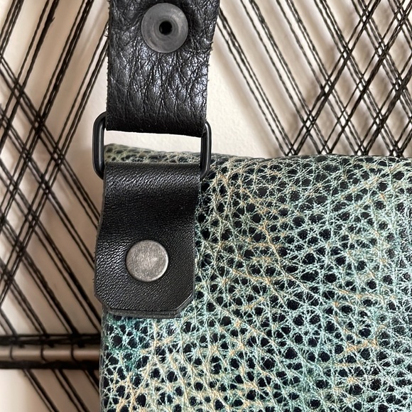 Tandy Leather handmade small crossbody blue yellow green black snap adjustable - Picture 15 of 15